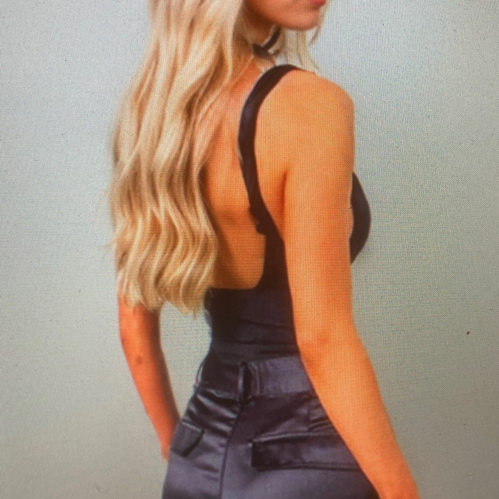 Elegant Black Halter Top - Picture 2 of 4